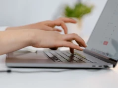 AI analizuje strony dla UOKiK. Szuka mechanizmów wpływających na konsumentów