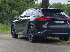 Przejechaliśmy ponad 3500 km Lexusem RX 500h. Gdy spojrzałem na spalanie, zaniemówiłem