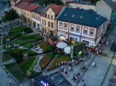 Rynek w Jaworznie z miejscami pod zimowe ogródki. Jest 21 dostępnych stanowisk