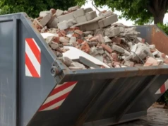 Wynajem kontenerów na gruz – co warto wiedzieć przed zamówieniem?