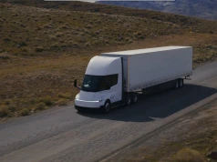 Tesla: Semi zaczęła zjeżdżać z linii produkcyjnych. Kierowcy ją pokochają za przyspieszenie a niedługo jazda samodzielna