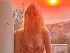 Supermodelka nie żegna się z latem. Internauci: „Twoja koleżanka jest zdruzgotana, a ty pokazujesz sukienki?”