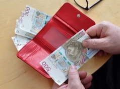 Od 1 stycznia seniorzy dostaną nawet 300 zł więcej miesięcznie. Zmienia się ważna zasada