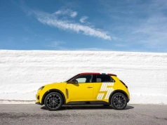 Fabryka Renault znów pracuje całą dobę. 350 osób i nawet 1400 elektryków dziennie