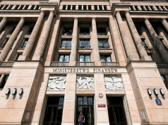Średnio ponad 12 tys. zł brutto. Praca w urzędzie znowu się opłaca?