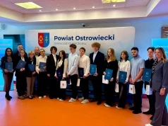 Młodzież z powiatu ostrowieckiego odebrała certyfikaty językowe