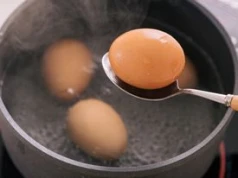 Nigdy nie gotuj tak jajek. Tracą smak, a przede wszystkim wartości