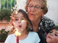 Patrzysz na dziadków z wnukami i nie wierzysz, że to ci sami ludzie, którzy cię wychowali