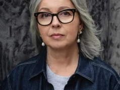 „Przez wiele lat uciekałam od oczekiwania, że będę podobna do taty”. Joanna Kotańska dziś idzie śladami ojca, ale na własnych zasadach