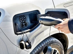 Elektryki w UE wyprzedziły w sierpniu benzyny i diesle razem wzięte. Volkswagen tnie produkcję aut spalinowych