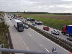 Karambol na A4 pod Wrocławiem. Dwie osoby ranne, wielokilometrowy korek.