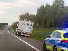 Zjechał na pobocze i utknął. Będą utrudnienia w ruchu na S19