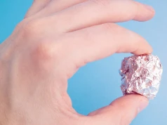Jak wykorzystać folię aluminiową do ostrzenia noża? Raz, dwa i poczujesz różnicę