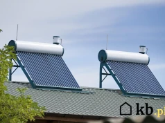 Nie produkują ani jednej kWh prądu. Mimo to nadal trafiają na dachy polskich domów