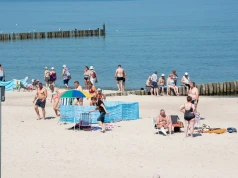 Wakacje podzielone tak samo jak ferie? MEN podało terminy na 2027 rok