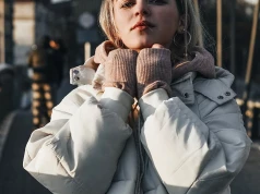 Cieła kurtka Columbia mocno przeceniona - ten model kosztował prawie 630 zł. Podobnie Ellesse