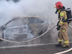 Pożar samochodu na A2 pod Zgierzem. Trzech pijanych mężczyzn znaleziono 2 km dalej