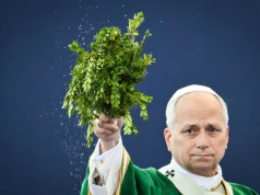 „Żadna słabość nie zostaje odrzucona”. Papieska msza w Lourdes