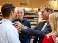 Właściciel sieci Netto ubierze pracowników w nowe buty Adidasa i uniformy