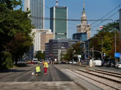 Weekendowe prace w centrum Warszawy dobiegają końca. W poniedziałek kierowcy pojadą po nowym asfalcie