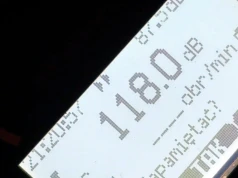 Chcą zakazać autom elektrycznym udawania spalinówek. Tylko że nie mogą