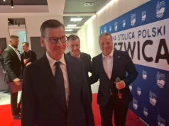 Były premier na otwarciu domu kultury w Kruszwicy. Padają zarzuty, że zrobiono z tego więc polityczny
