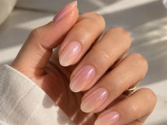 Glass nails to hit w salonach. Paznokcie wyglądają jak tafla szkła