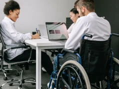Niepełnosprawność nie wyklucza z rynku pracy. Problemem pozostają bariery