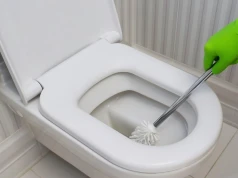 Nie kupuję kolejnego preparatu do WC. Biorę z łazienki to i nakładam na szczotkę
