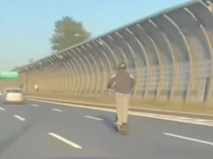 Hulajnogą po S8 wyprzedzał auta. Kierowca jechał 100 km/h i nie dał mu rady