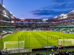 Kibice Wisły wykupili blisko dwa tysiące biletów na mecz w Warszawie. Legia zamyka sektor gości
