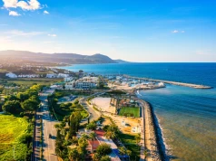 Wycieczka na Cypr za 779 PLN!🌿 Loty i noclegi w 4* hotelu z widokiem na zatokę 🌊
