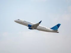 Awaria szyby w kokpicie Embraera E175. United Express wrócił do Houston