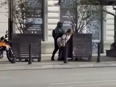 Seks na oczach przechodniów przed Dworcem Centralnym. Policja ustala, kim jest para z nagrania (wideo)