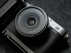 7Artisans AF 18 mm f/2 Lite - niezwykle kompaktowa, a jednocześnie solidna i niedroga stałka do aparatów APS-C