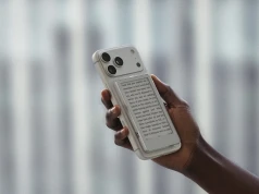 Zamiast patrzeć w ekran, można odwrócić smartfona i poczytać książkę w czytniku