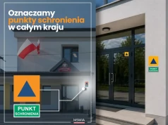 Niebieski trójkąt, który może uratować życie. MSWiA oznakuje 86 tysięcy punktów schronienia