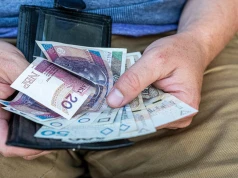 Praca trwa 37 godzin tygodniowo, dają od 16 tys. zł brutto. Rekrutacja trwa do końca listopada