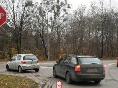 Nie zawsze trzeba zatrzymać się przy znaku STOP. Polskie przepisy wskazują inne miejsce