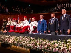 Miasteczko akademickie na rynku i przemarsz do NOSPR. V Międzyuczelniana Inauguracja Roku Akademickiego w Katowicach