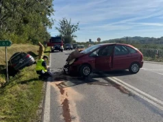 Citroen zderzył się z audi. 66-latka trafiła do szpitala