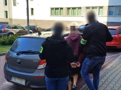 Nocny rozbój w Nowym Sączu. Z ostrym narzędziem wtargnęli do mieszkania i zabrali sprzęt oraz rower
