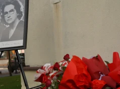Kwiaty dla Stanisławy Fleszarowej-Muskat. Koło pamięta o swojej pisarce