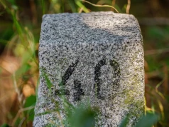 Przesunął słupek na działce o kilkanaście centymetrów. Grożą mu 2 lata więzienia
