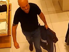 Rozpoznajesz tego mężczyznę? Policja szuka go po kradzieży w galerii handlowej