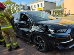 Zderzenie dostawczaka i osobówki na Paderewskiego (ZDJĘCIA)
