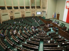 W Sejmie kombinacje przy wolnym 15 sierpnia. Koniec święta Wniebowzięcia Najświętszej Maryi Panny ?