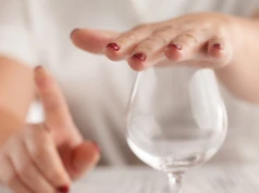 Sober October podbija internet. Co naprawdę daje miesiąc bez alkoholu?