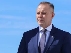 Polityczna burza po decyzji Nawrockiego w sprawie paliw. Fala komentarzy