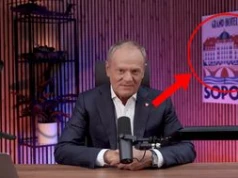 Nowy szczegół w filmie Tuska. Trudno wierzyć, żeby był tam przypadkiem